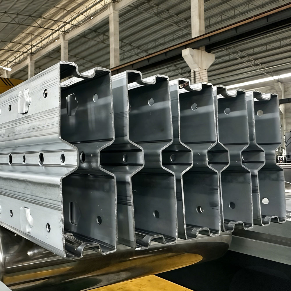 深耕高精度成型技术｜SR-M9030 M9双机架闭口立柱机，仓储装备制造优选方案